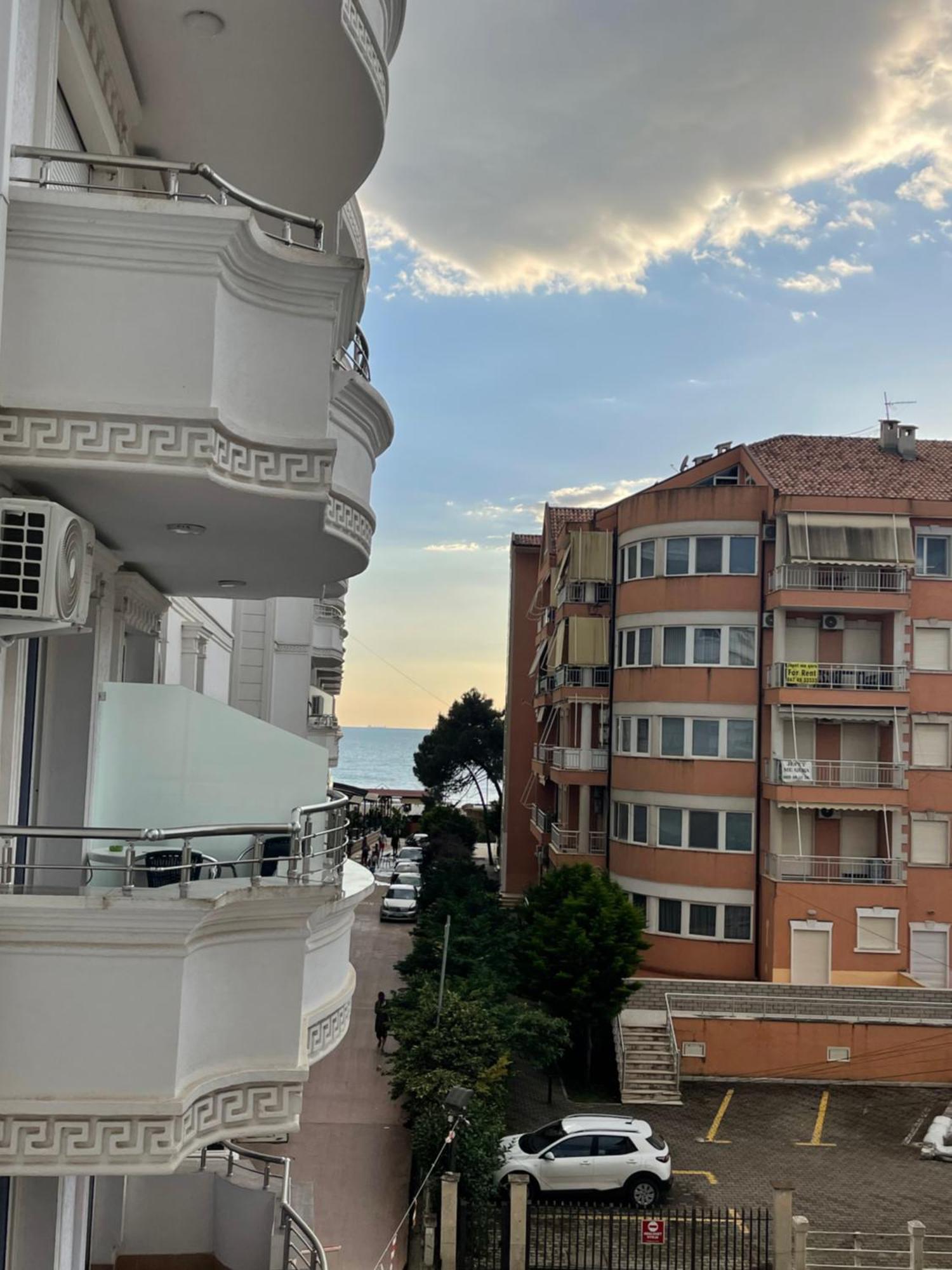 Armando * Golem (Tirana)
